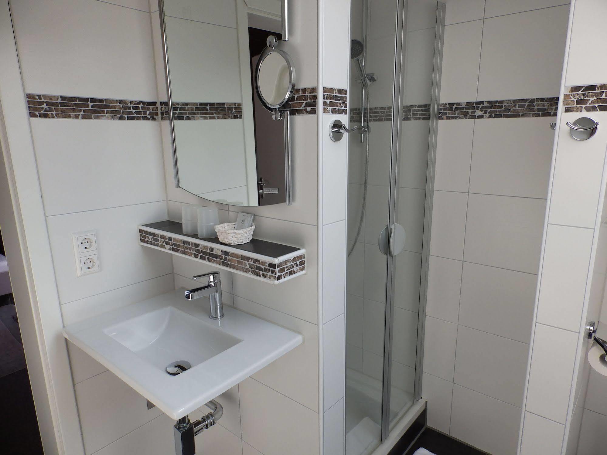 H41 Inn Hotel Garni Freiburg (Adults Only) Gundelfingen  Buitenkant foto